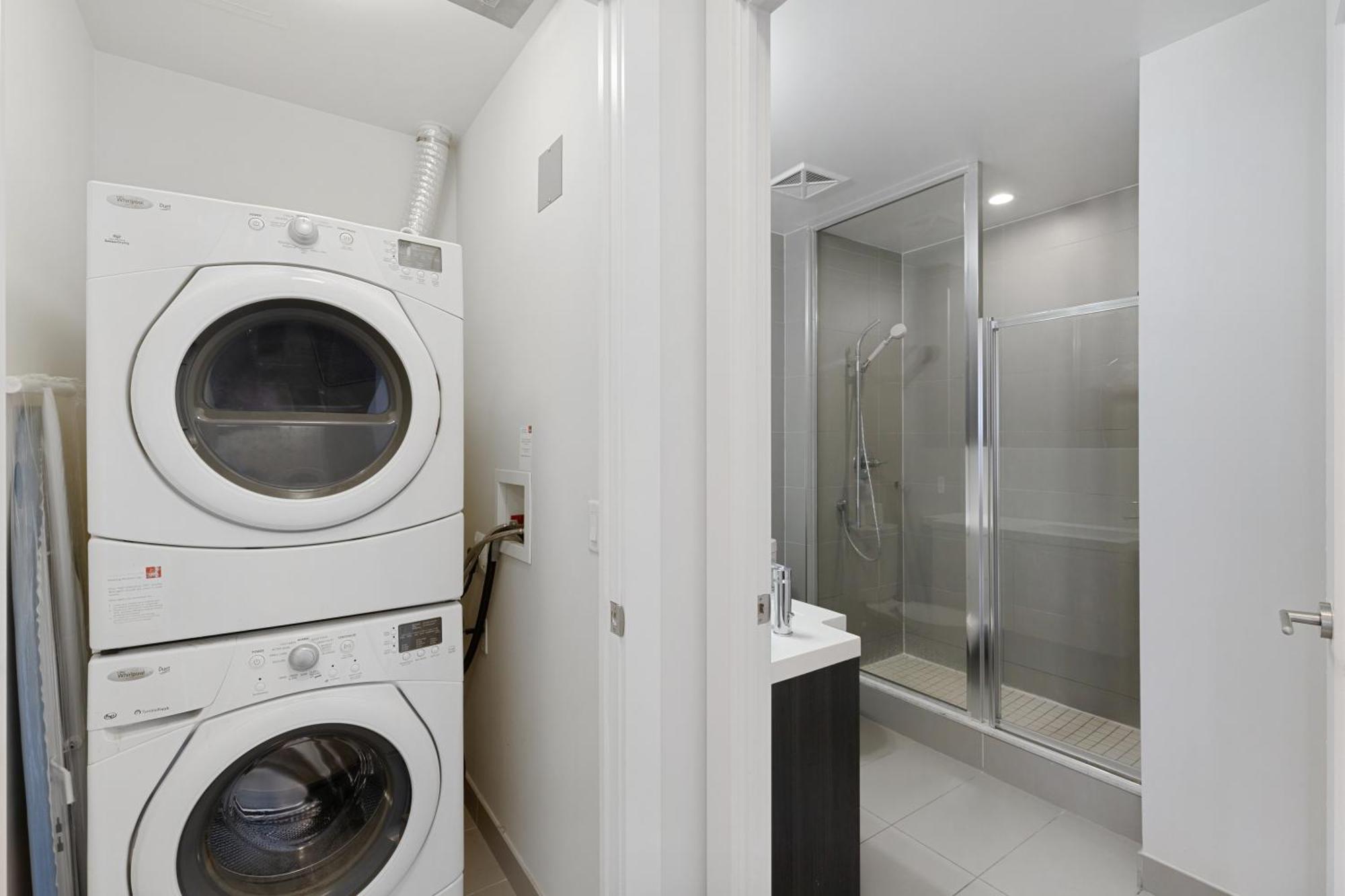 2Bedroom Cn Tower And Water Views - Free Parking - Rooftop Pool Toronto Eksteriør bilde